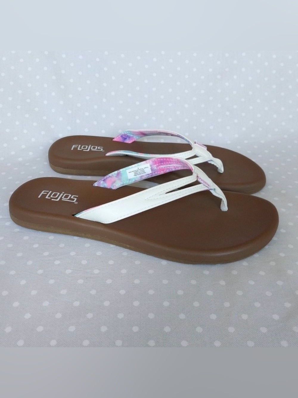 Flojos Margo flip-flops feature white faux leather straps size 9